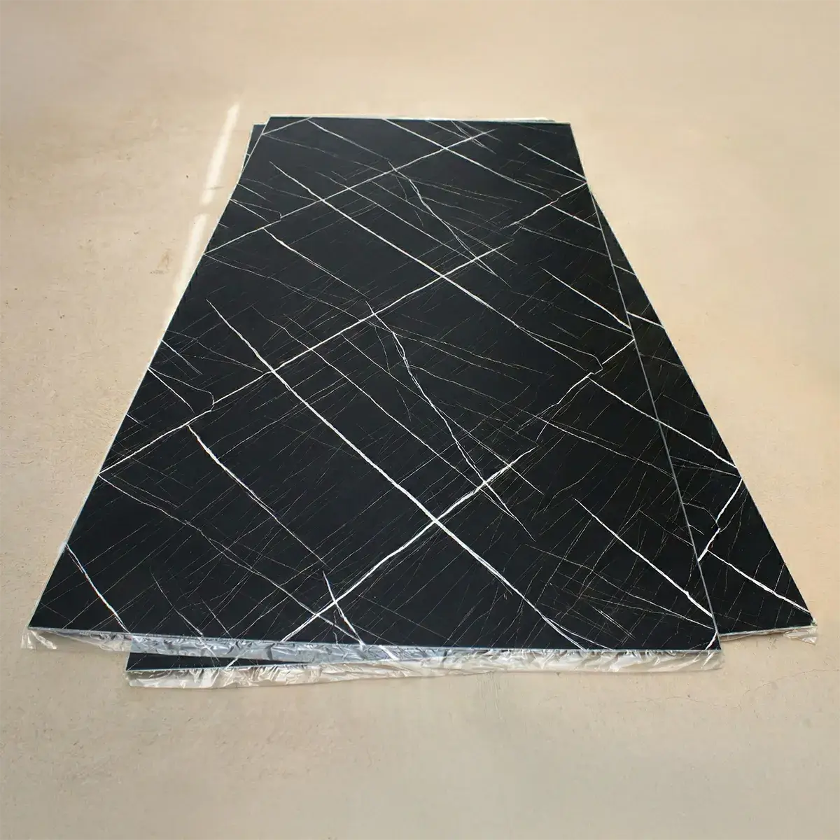 Panel Mármol negro con Rayas